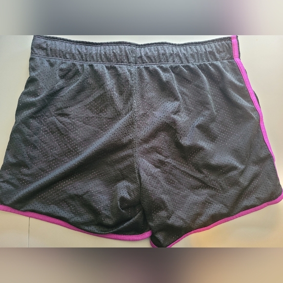 Women's Nike shorts size  M - Picture 2 of 3